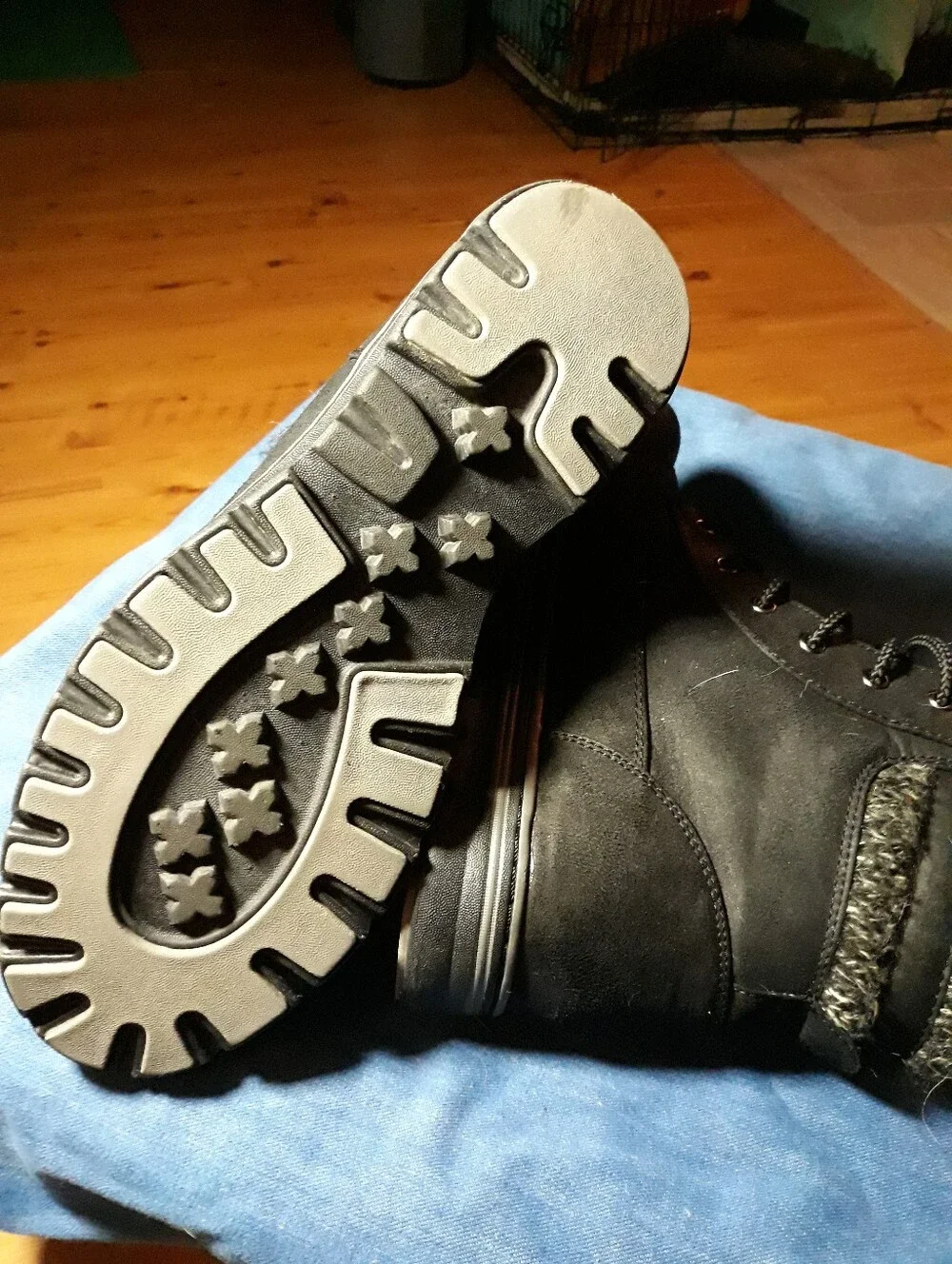 black cuffed boots size 10